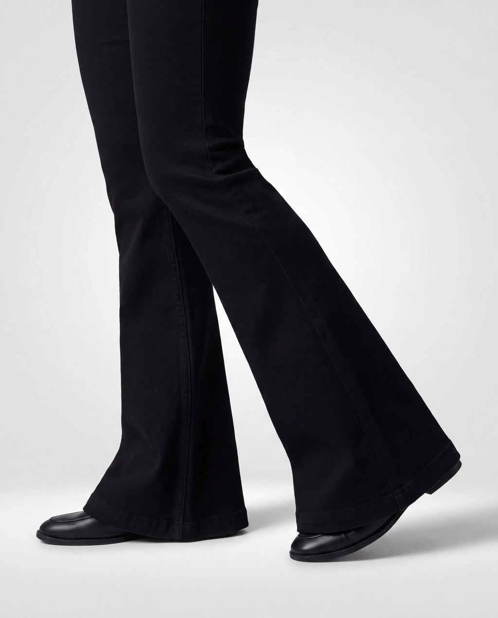 Marlow High-Waisted Flared Jeans – Black, flared hem detail