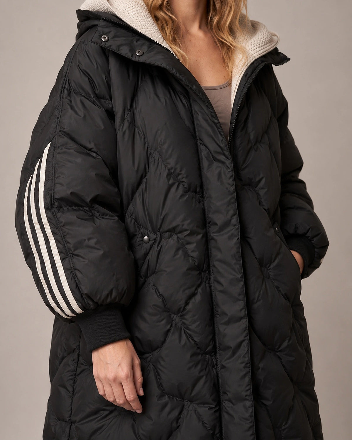 Women's Oversized Long Puffer Coat with Hood and Contrast Stripe Sleeves – Ottilie