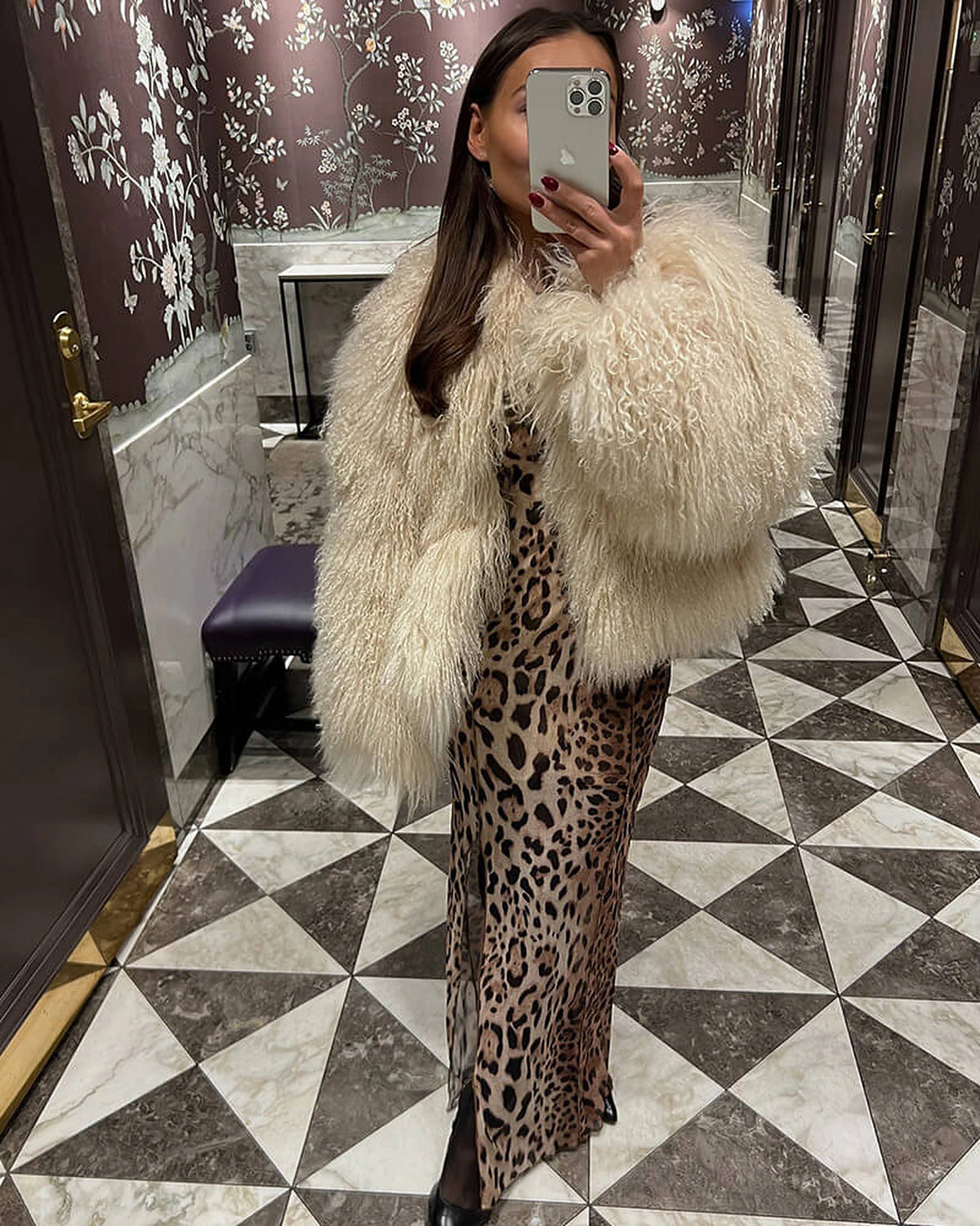 Women's Faux Fur Coat Jacket with Shaggy Collar and Long Sleeves, Oversized Fit – Violet Rose